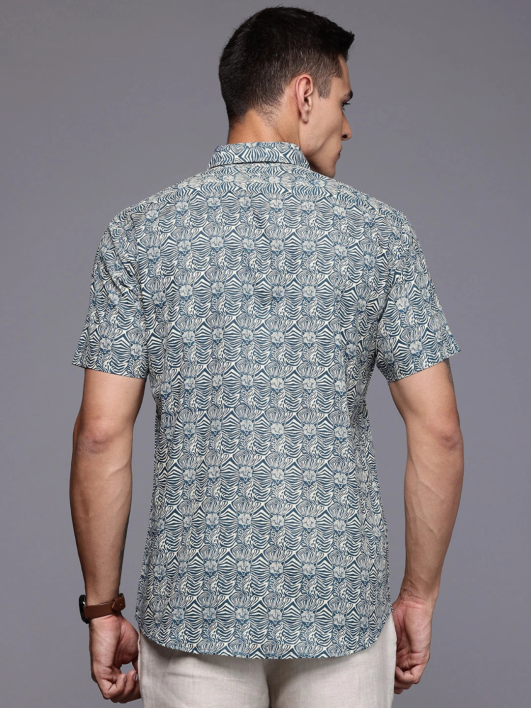 Man wearing a printed short sleeves shirt