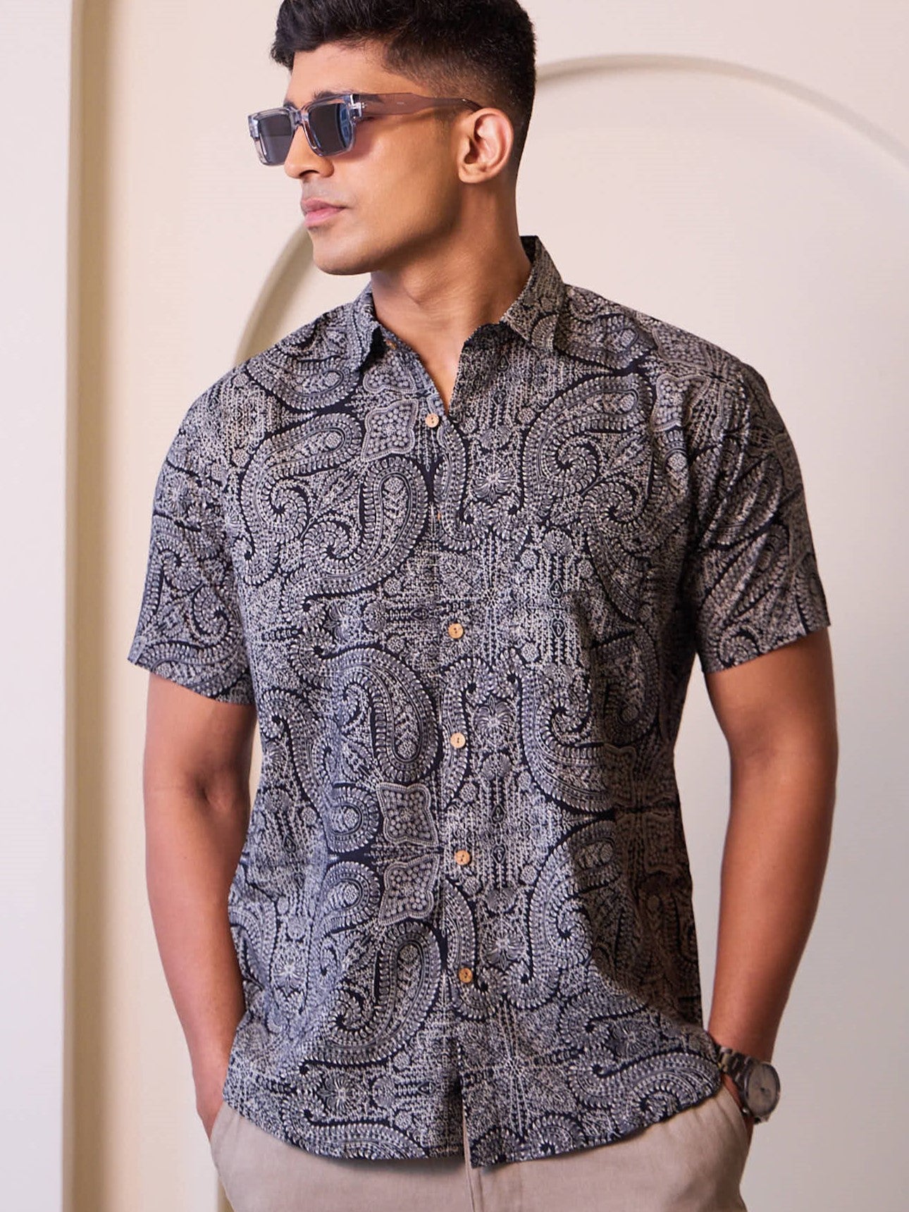 Men’s printed black shirt modern fashion look