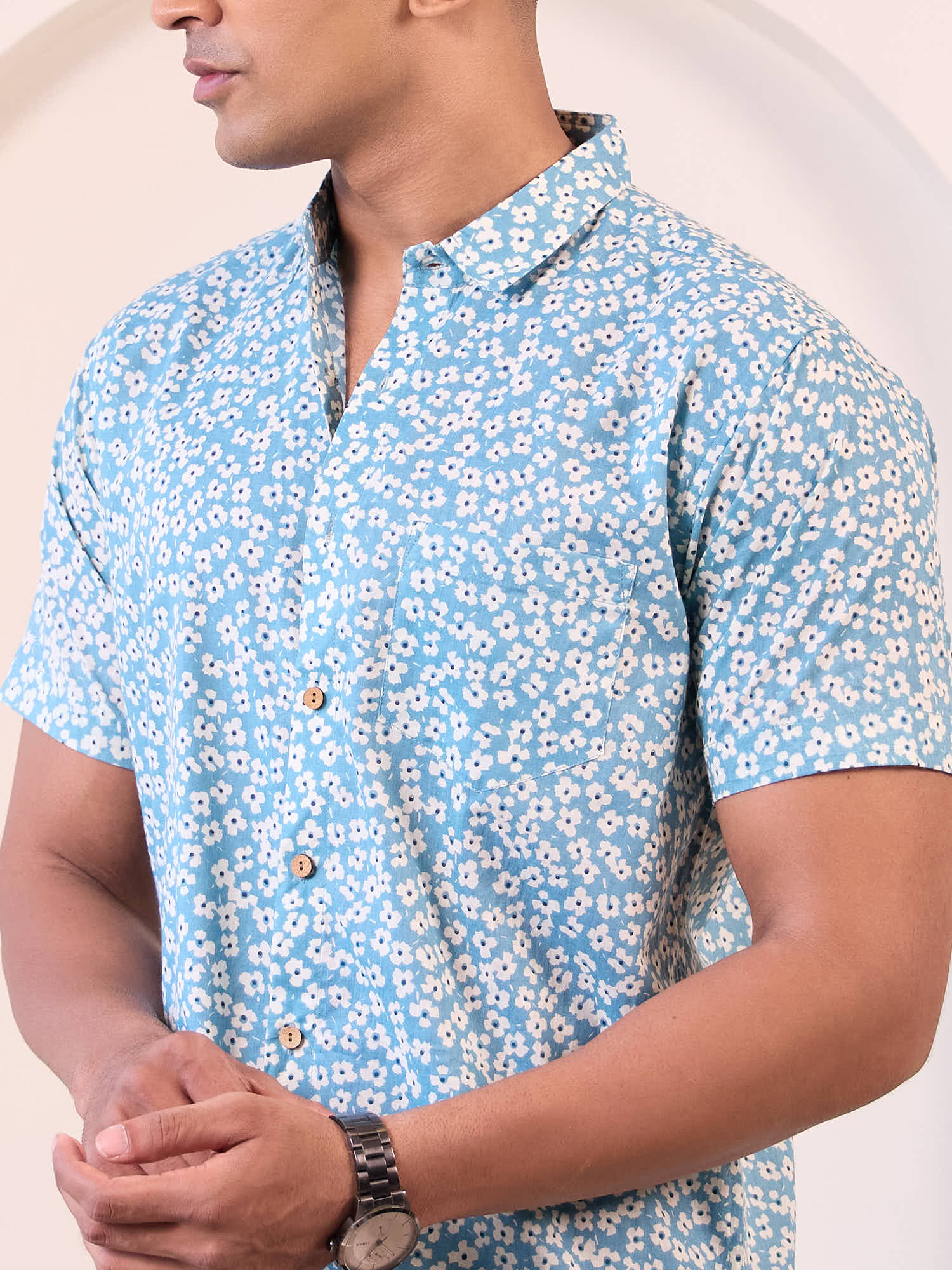 Stylish men’s blue floral print travel shirt for casual and vacation wear