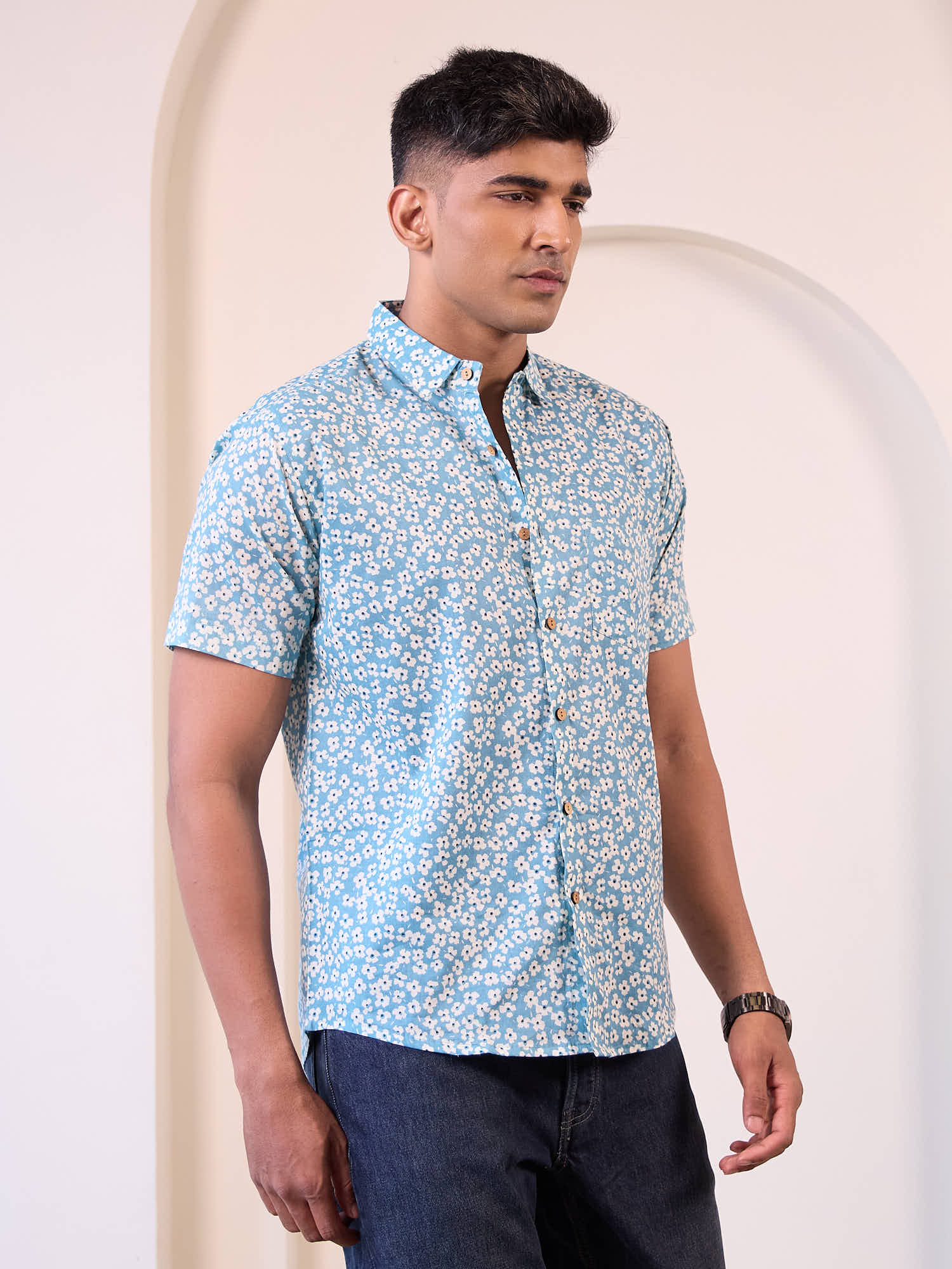 Men’s blue floral print shirt for relaxed styling