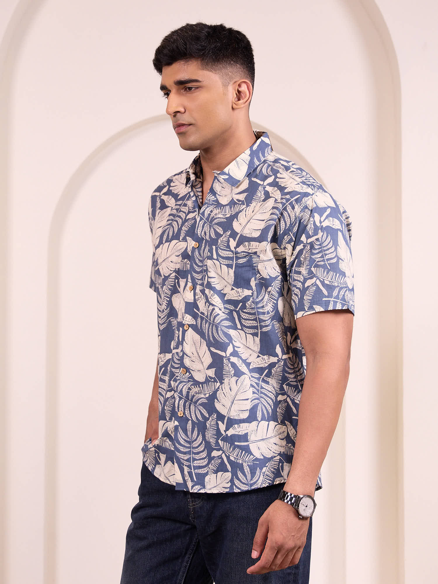 Men’s printed blue shirt modern fashion look